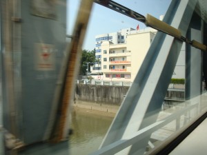 SZ Lo Wu border river